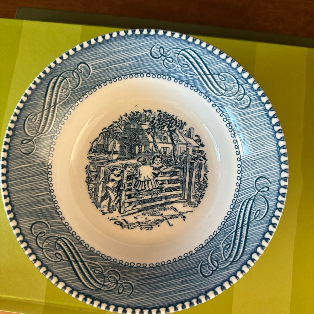 Currier & Ives small pinch bowl
